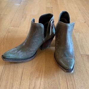 Ariat Dixon, distressed turquoise, size 7 1/2